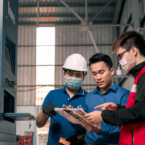 Kiểm tra máy móc thiết bị trước khi đóng hàng